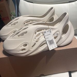 Adidas Yeezy Foam RNR “Desert Sand” Size 13 mens